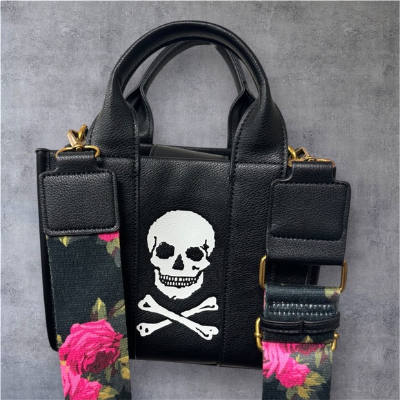 Betsey Johnson Deboss Small Skull & Crossbones Tote Bag Crossbody - Picture 2 of 3